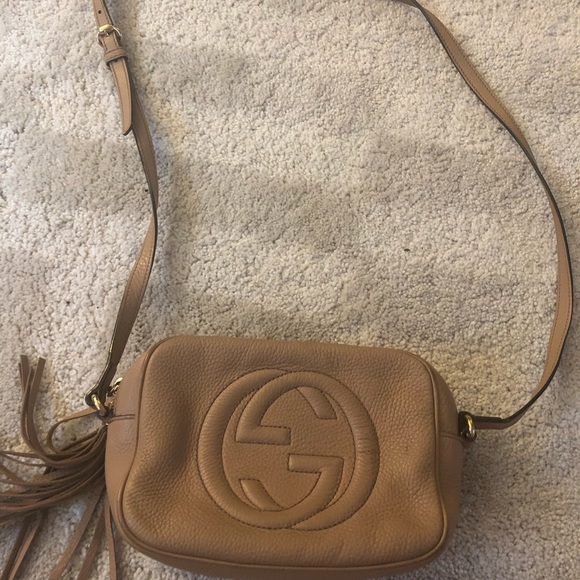 Gucci Handbags - Gucci authentic crossbody beige soho disco bag